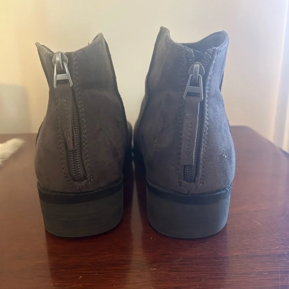 Universal Thread Booties - Picture 3 of 5
